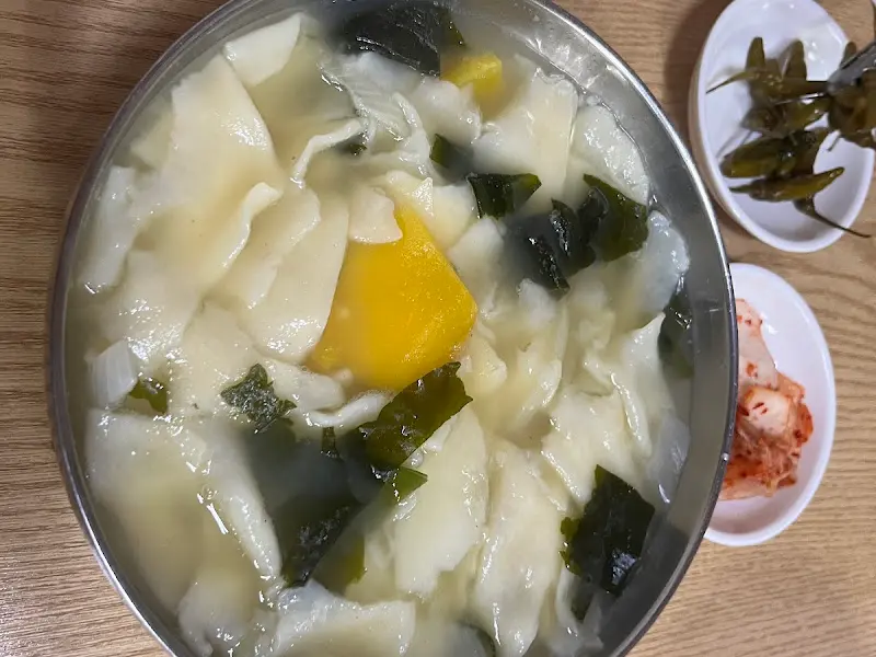 수제비와 깍두기의 조화