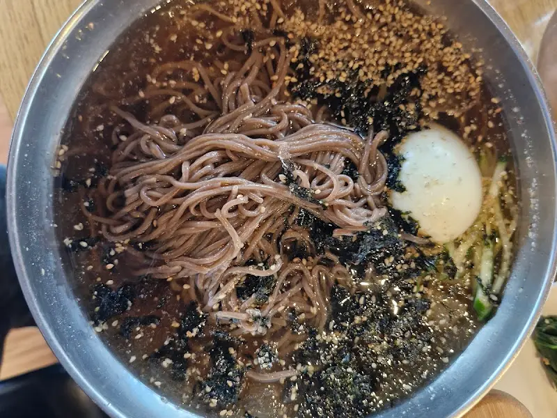 살얼음 동동 물막국수