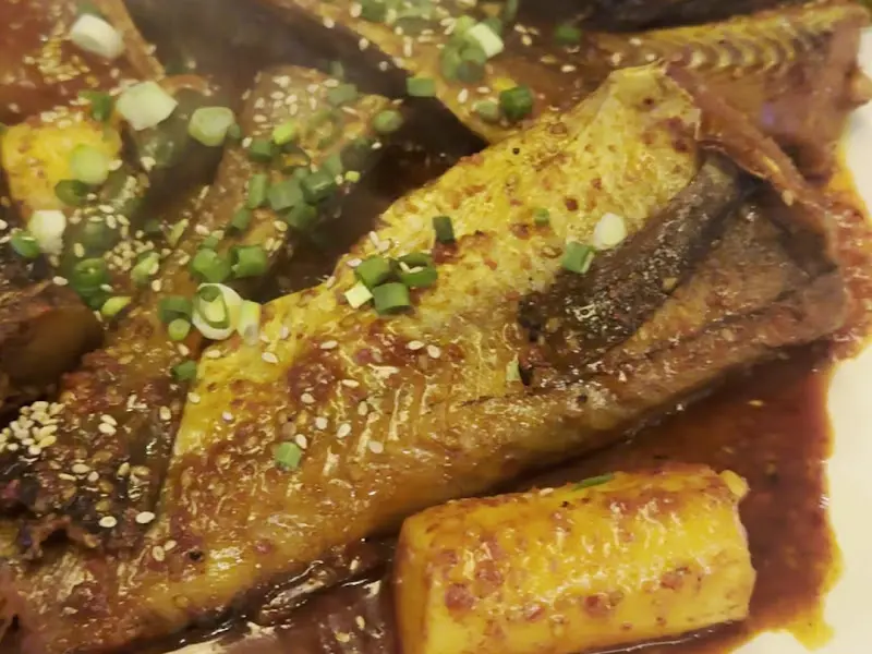 윤기가 흐르는 코다리 조림