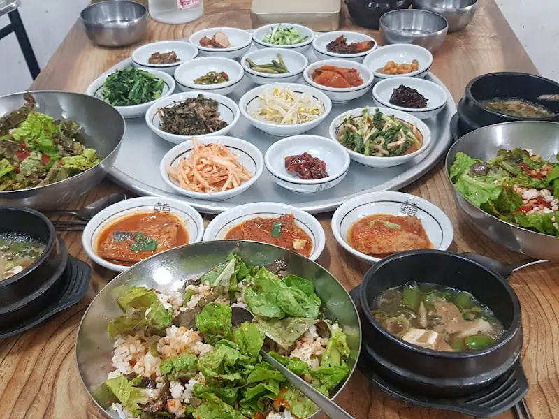 보리밥과 나물, 된장찌개의 조화