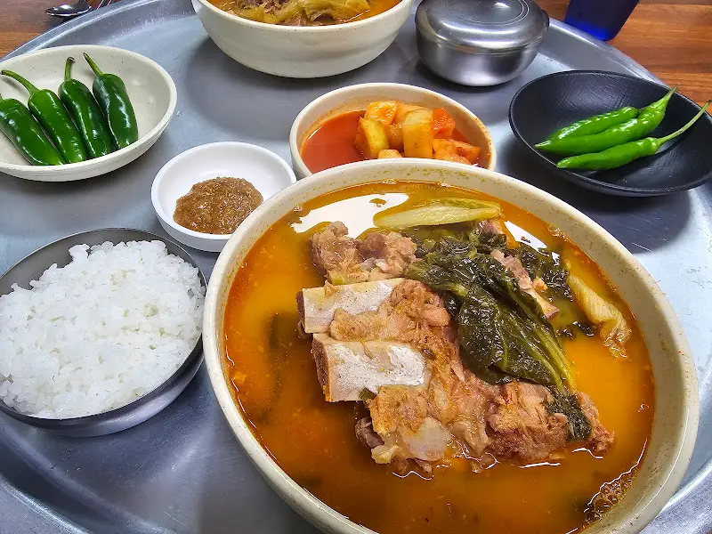 홍천뚝배기 기본 반찬