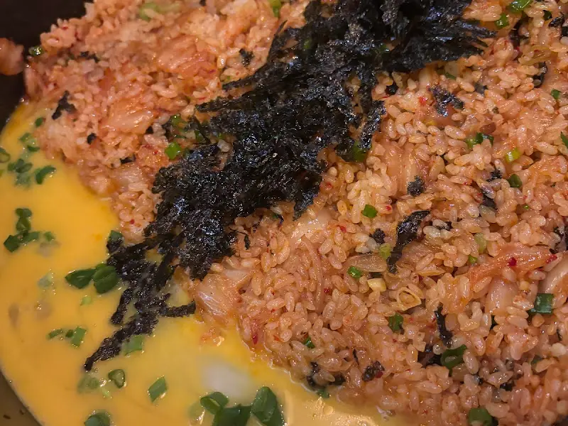 김치볶음밥과 계란의 조화