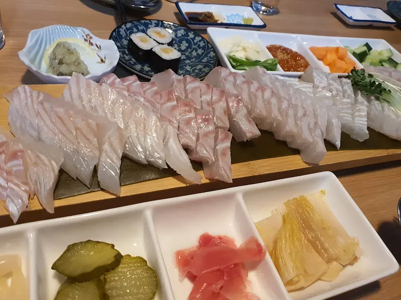 숙성 광어회와 다양한 곁들임