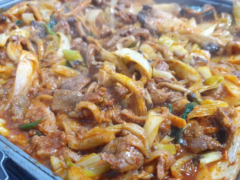 윤기가 흐르는 오리 주물럭