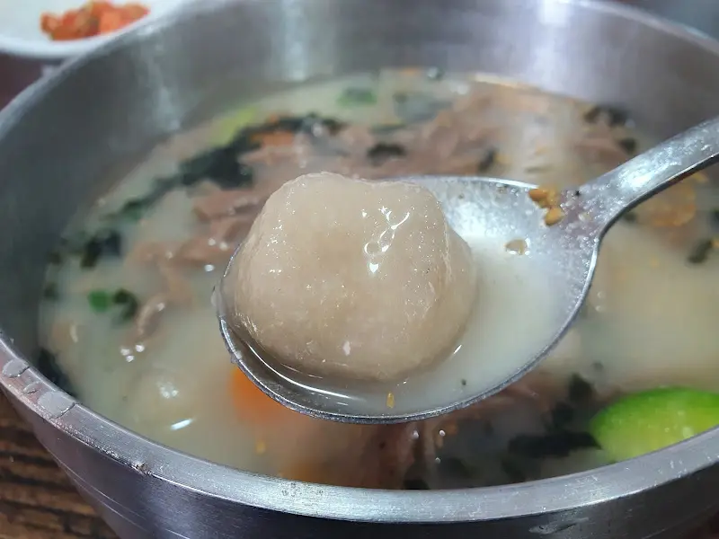 숟가락 위의 옹심이