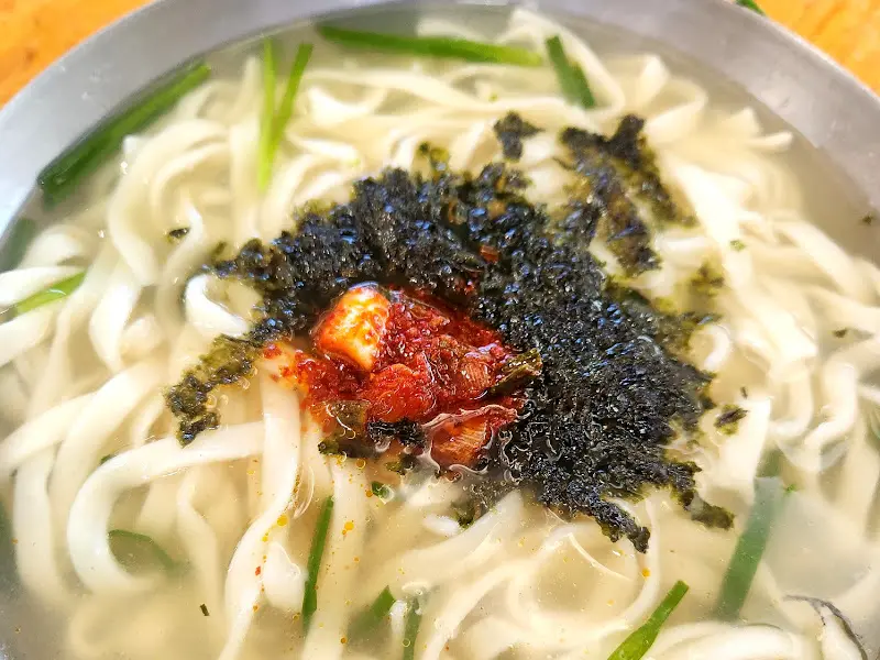 푸짐한 손칼국수