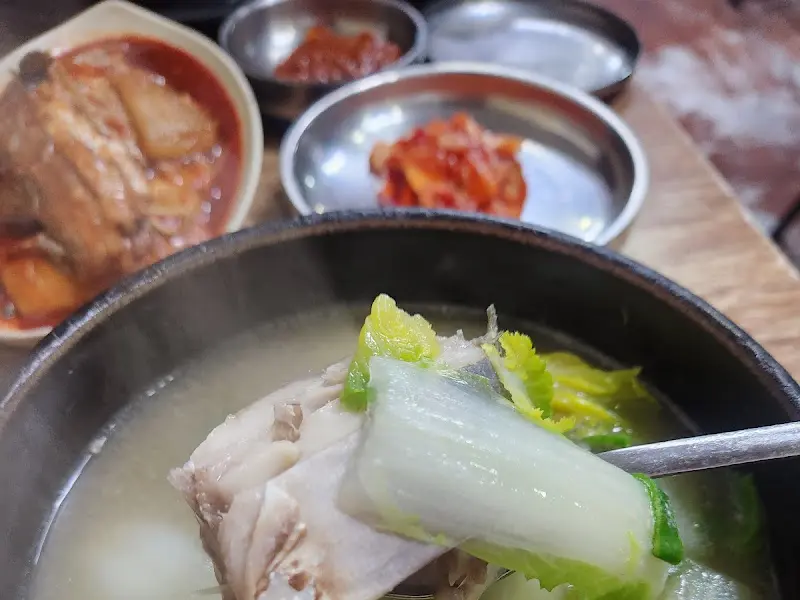 각재기국에 들어있는 각재기와 배추