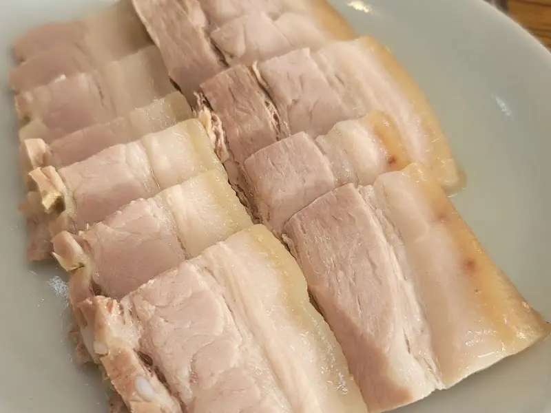 윤기가 자르르 흐르는 수육