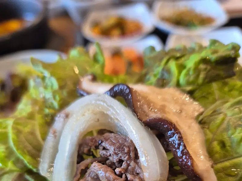 신선한 야채와 불고기의 조화