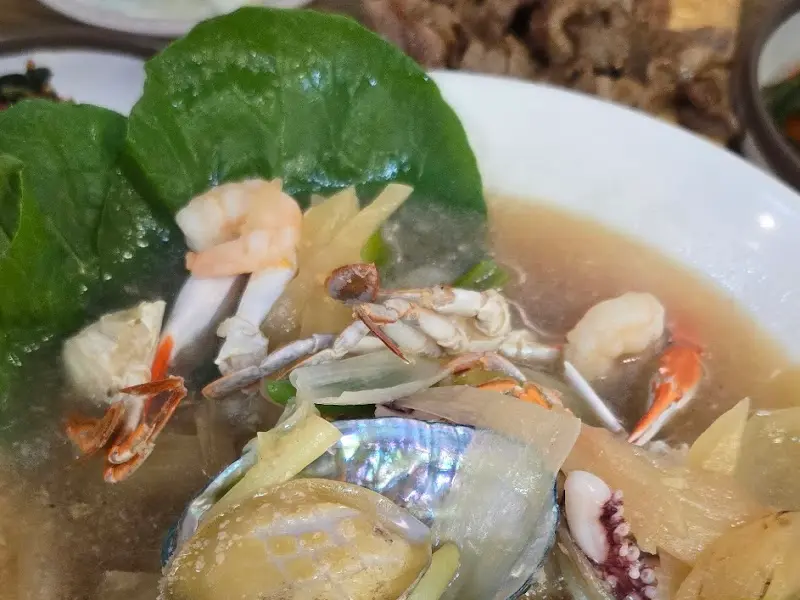 싱싱한 해산물이 가득 들어간 백짬뽕