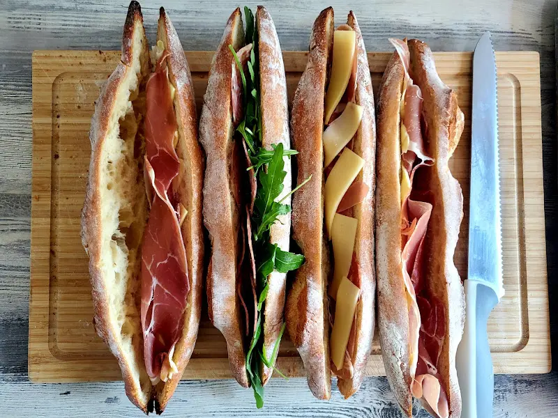 바게트 샌드위치의 단면