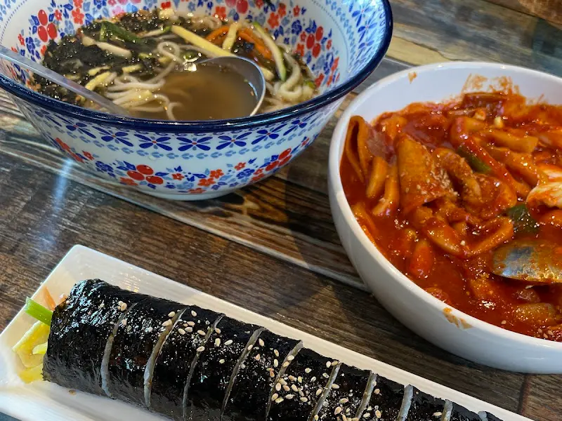 떡볶이, 김밥, 잔치국수