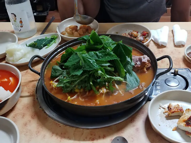 푸짐한 감자탕 한 상