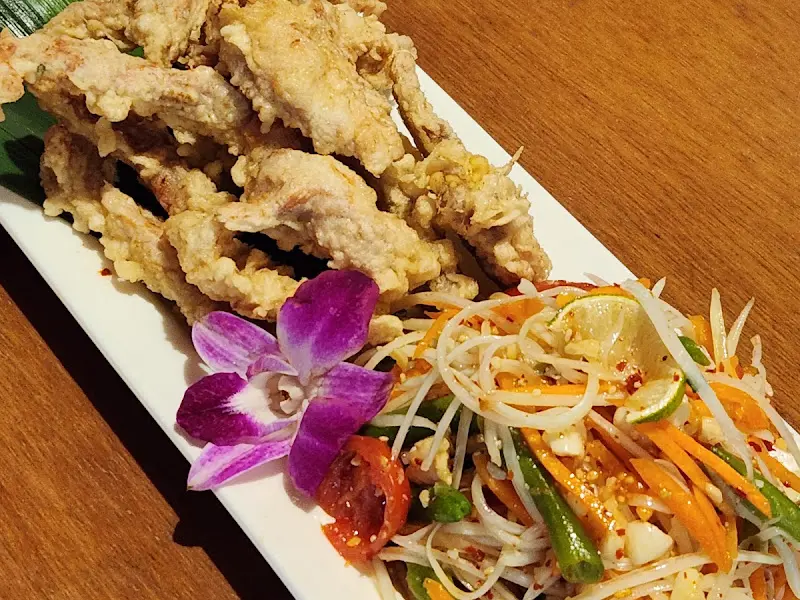 뿌팟퐁커리와 쏨땀