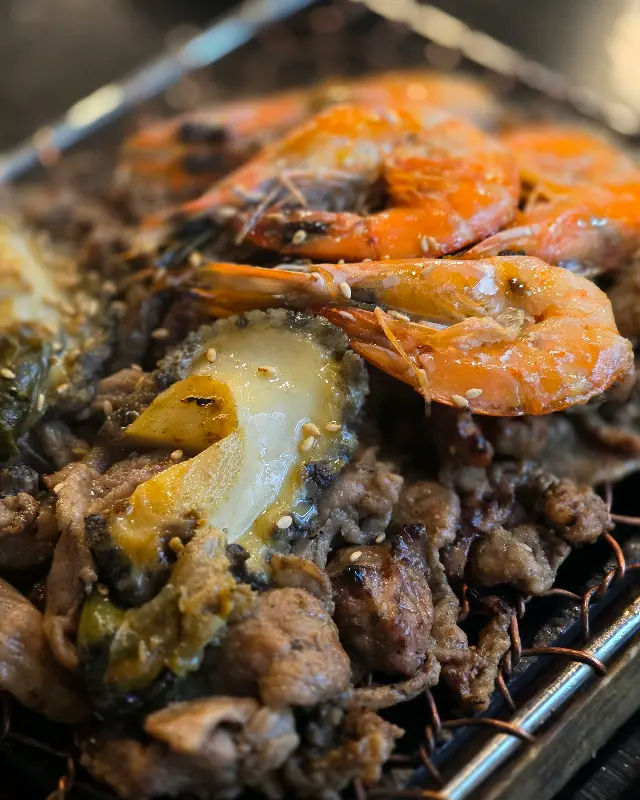 불고기와 함께 구워 먹는 새우와 전복