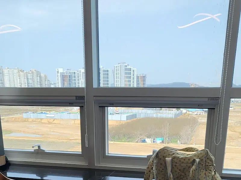 탁 트인 창밖 풍경