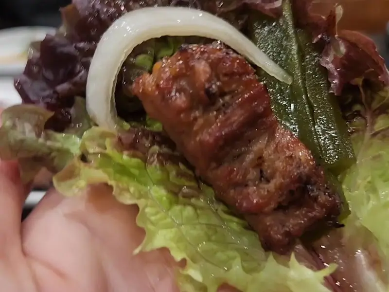 상추쌈에 싸 먹는 돼지갈비