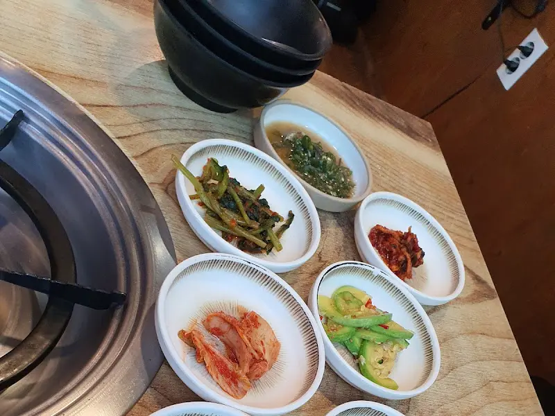 정갈하게 차려진 밑반찬