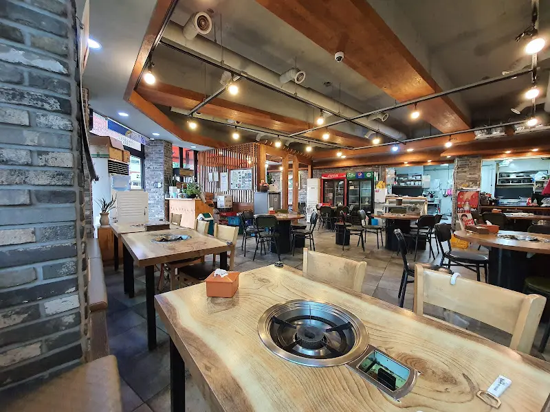 깔끔한 식당 내부