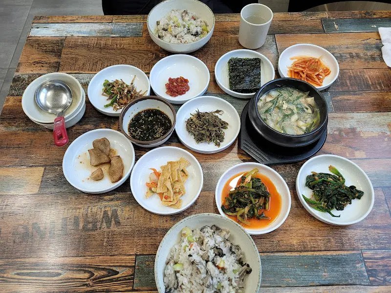 푸짐한 굴해장국 한 상 차림