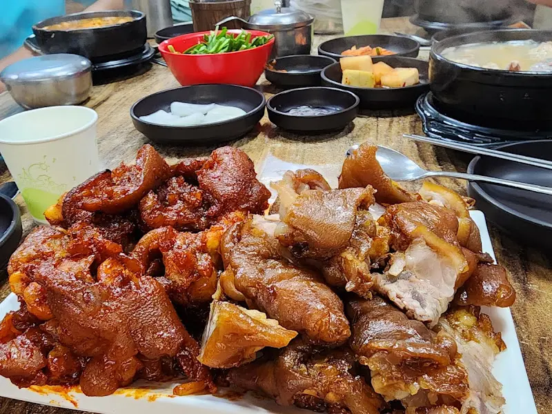 푸짐한 순대국밥 한 상