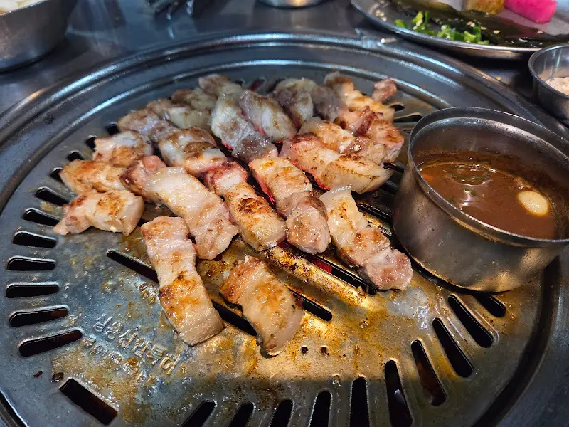 연탄불에 구워지는 오겹살