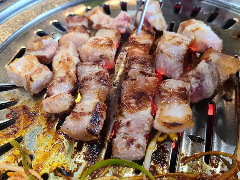 노릇하게 구워진 오겹살