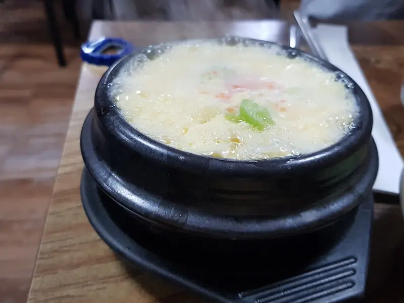 뚝배기에 담겨 나온 계란찜