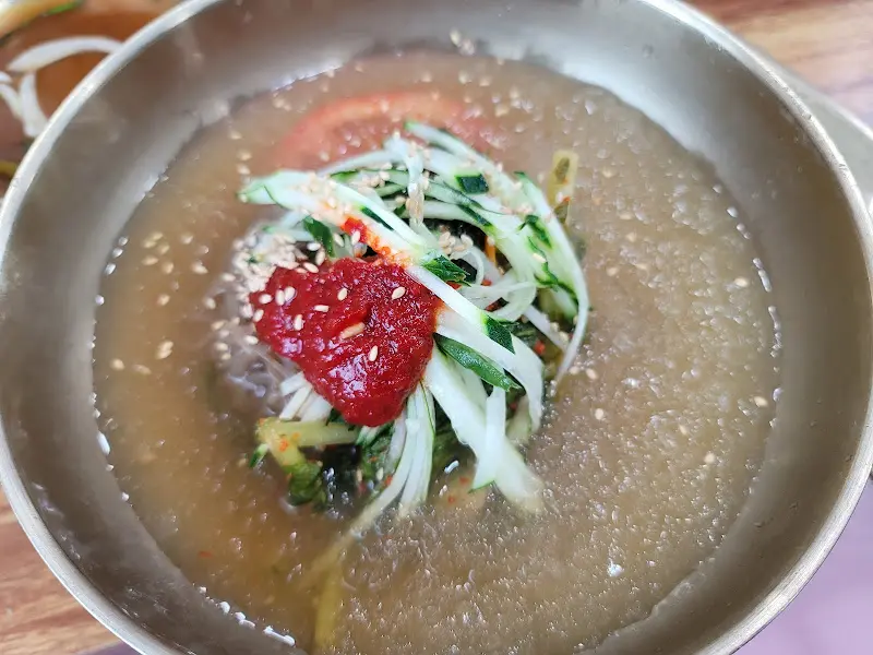 살얼음이 동동 뜬 물냉면