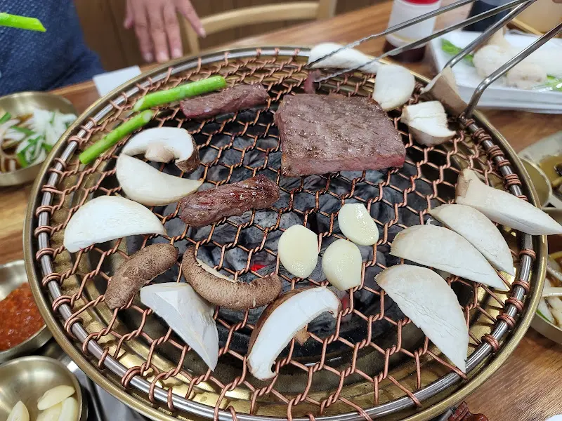 노릇노릇하게 구워진 한우