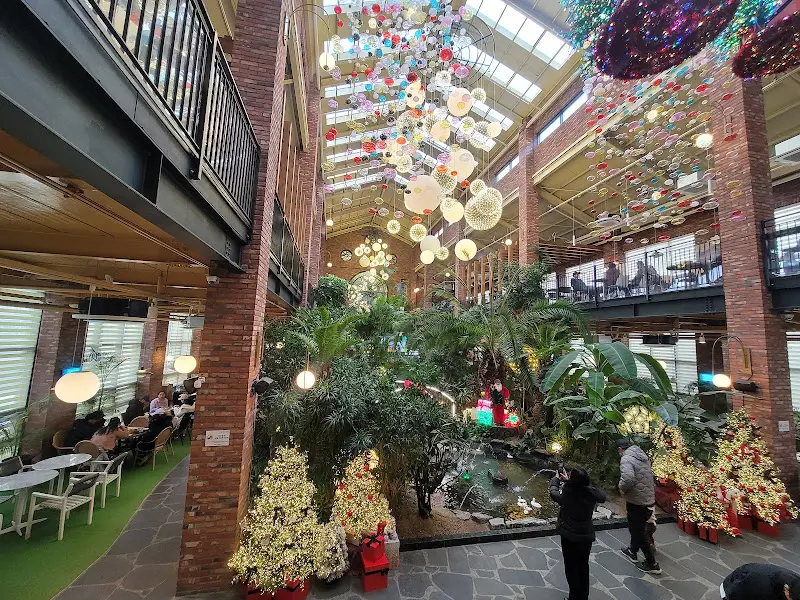 카페 내부 전경