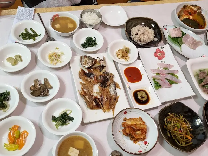 청아한정식의 푸짐한 한 상 차림