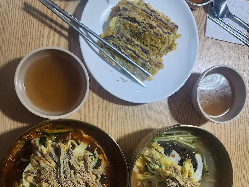 물비빔냉면과 육전