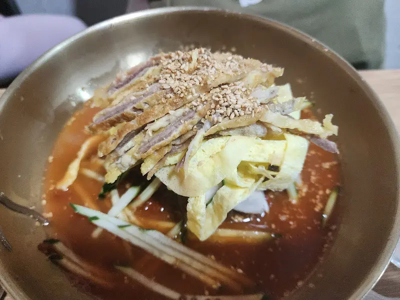 비빔 냉면