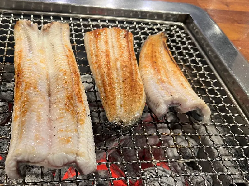 노릇노릇 구워진 장어