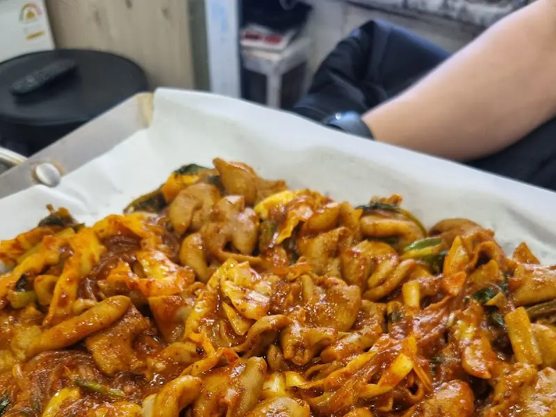 푸짐한 곱창볶음 한 상