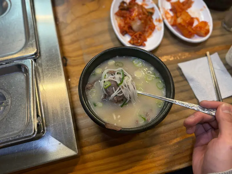 소면과 함께 즐기는 설렁탕