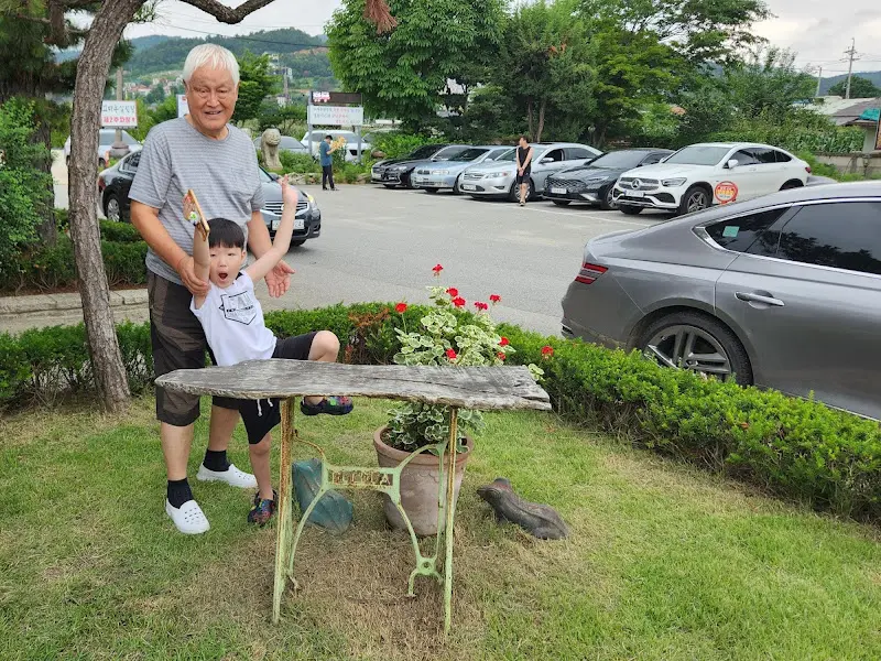 고바우설렁탕 앞 풍경