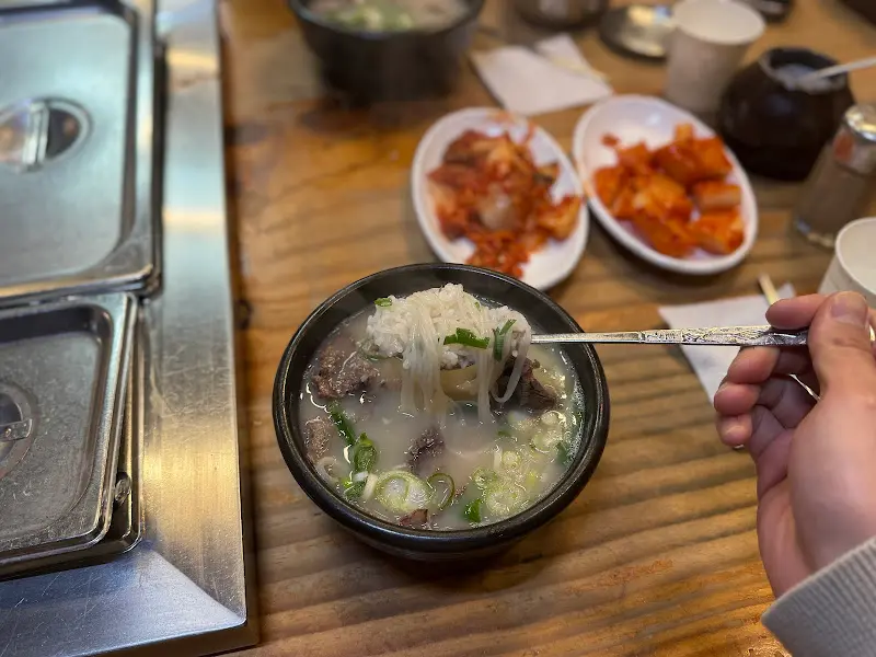 설렁탕과 김치의 조화