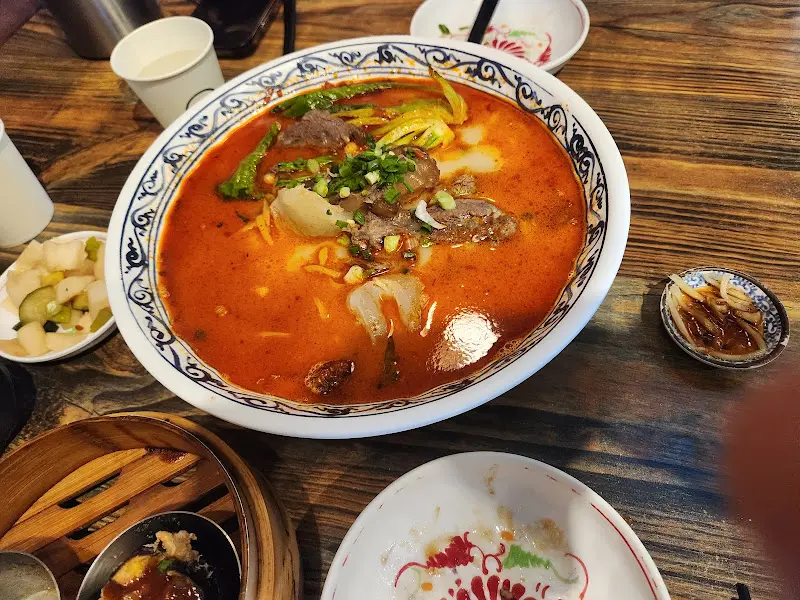 위안바오의 딤섬과 우육탕면