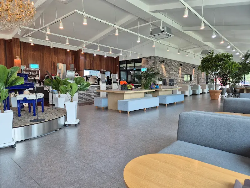 카페 내부 전경