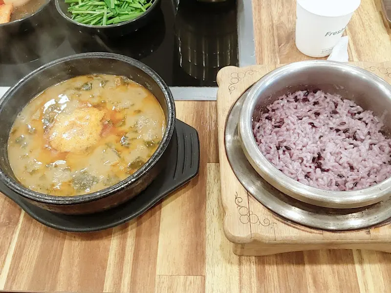 돌솥 추어탕과 치자 돌솥밥