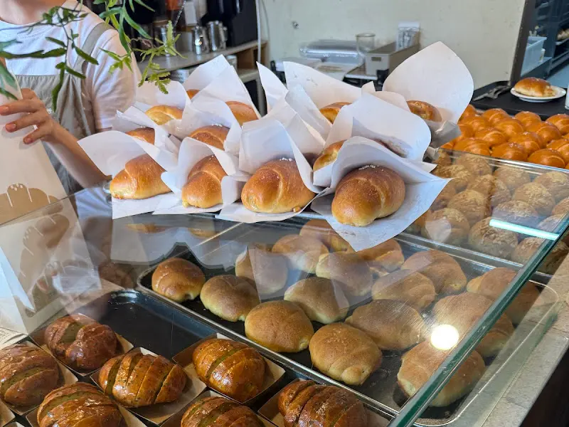 진열대 가득한 소금빵