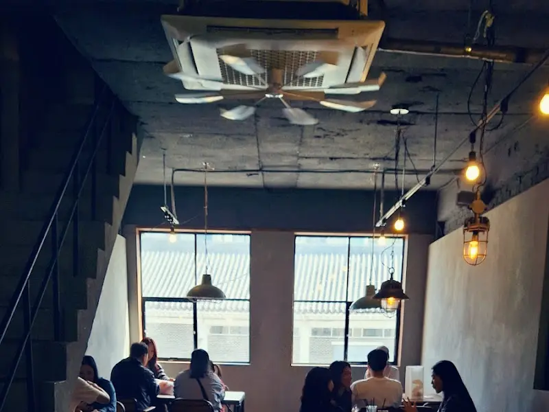 영월소금빵 2층 카페 공간