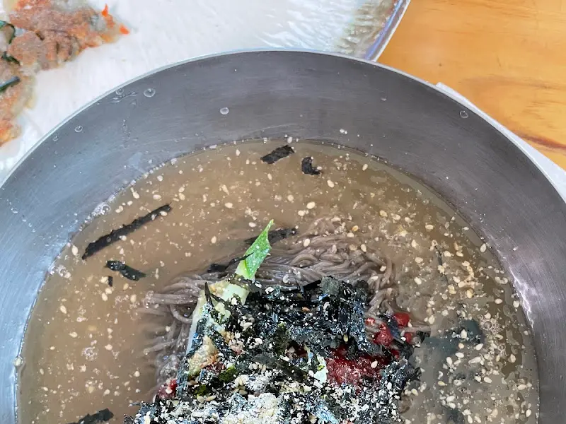 시원한 물 막국수