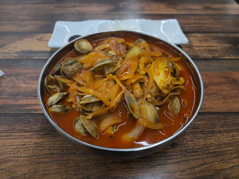 깔끔하게 비워낸 짬뽕밥