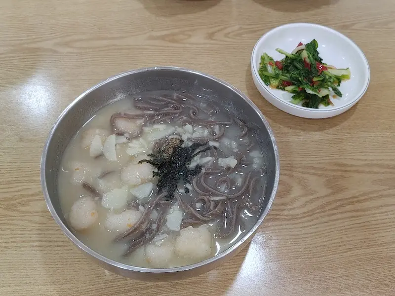 옹심이 메밀 칼국수 한 상 차림
