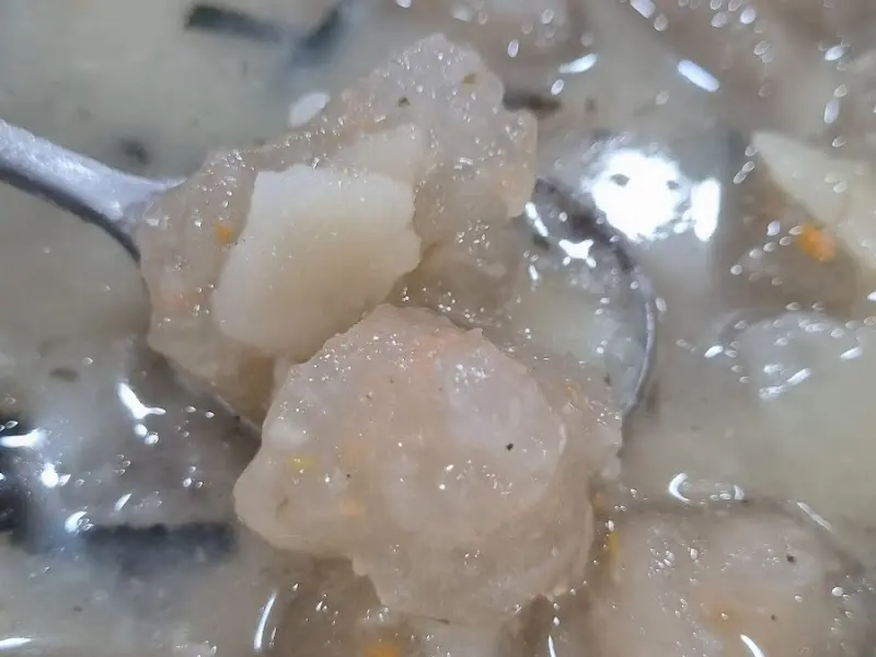 숟가락 위에 올려진 옹심이