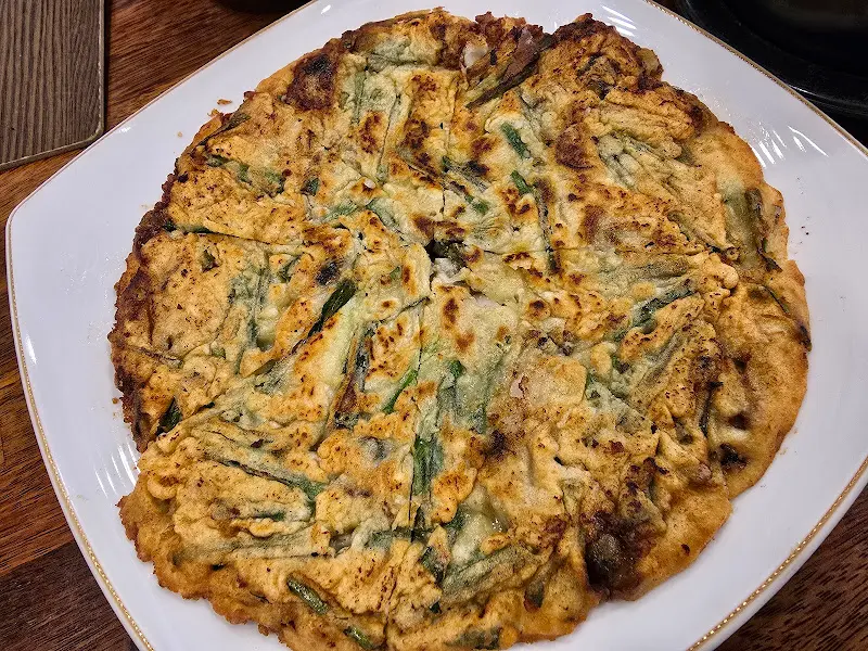 노릇노릇 구워진 낙지 파전