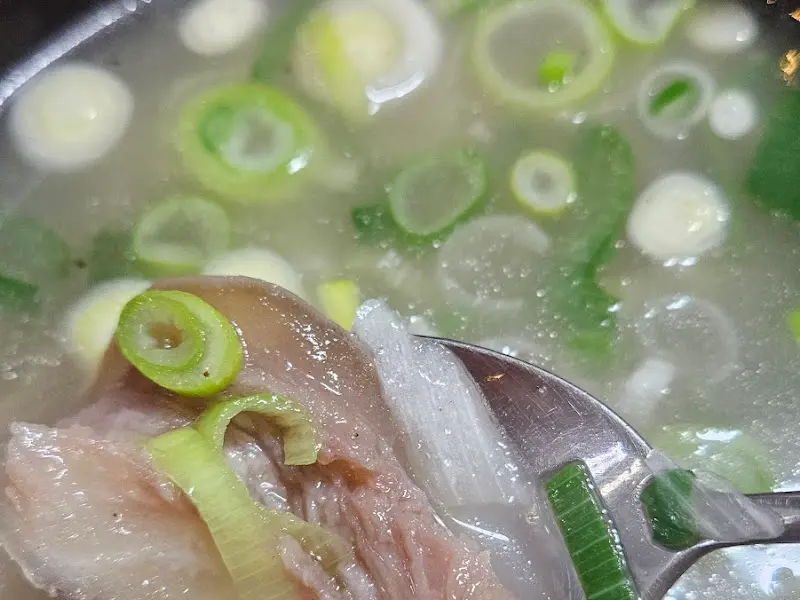 숟가락 위의 소머리 고기